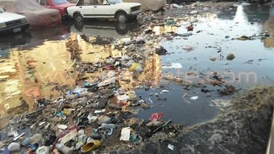 بالصور.. انقطاع المياه وطفح الصرف يفسد فرحة أهالي شبرا الخيمة بالعيد