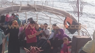 بالفيديو.. وصلات رقص في مركب نيلي بزفتى احتفالا بشم النسيم