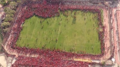 «الكاف» يوثق احتشاد الآلاف من جماهير الأهلي بالتتش