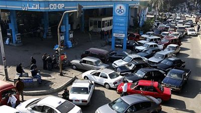 أزمة الوقود تشل الحركة المرورية بشوارع الإسكندرية