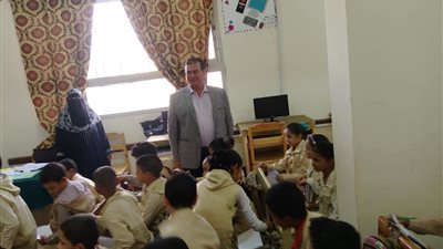 حضر التلامذة وغاب المعلمون.. تغيب 16 مدرسا عن طابور الصباح في الفيوم