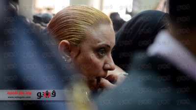 في أولى جلسات قضية التحرش بـ «التحرير».. المتهمون: « الوقائع لم تحدث.. ولم ننزل الميدان أصلًا».. الدفاع: زيارة السيسي للمجني عليها سبب تضخيم القضية.. والنيابة: الضحايا تعرضن لجروح 