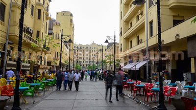 بالصور.. المصريون يحتفلون بـ«شم النسيم» في شوارع وسط القاهرة