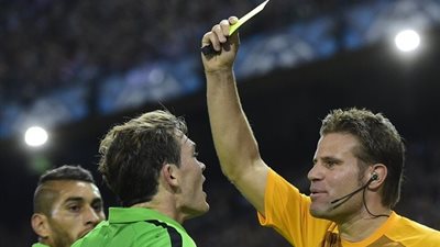 7 معلومات عن حكم ليفربول ومانشستر سيتي