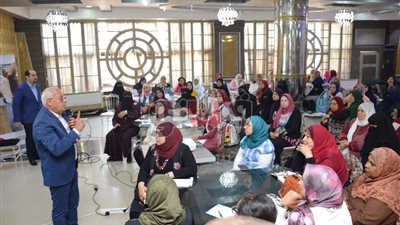 محافظ بورسعيد يفتتح دورة تأهيل العاملين لمنظومة التحول الرقمي (صور)