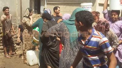 بالصور.. انقطاع المياه والكهرباء والقمامة تفسد العيد بالشرقية