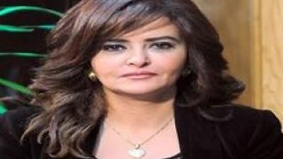 التحقيق مع «دينا عبد الفتاح» بتهمة الترويج لـ«بلاك بلوك».. الأحد