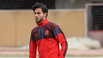 حمدي فتحي يواصل التأهيل بالكرة في مران الأهلي الصباحي