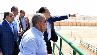 «مدبولي» و3 وزراء يتفقدون محطة تنقية مياه الشرب بمدينة سوهاج الجديدة