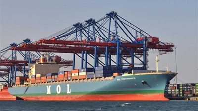 ميناء الإسكندرية: تفريغ سفينة محملة بـ10 آلاف طن سكر من فرنسا