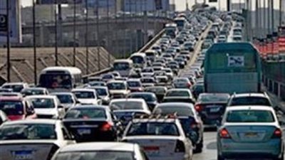 توقف الحركة المرورية بمحور NA بسبب انقلاب حمولة رمال لسيارة نقل