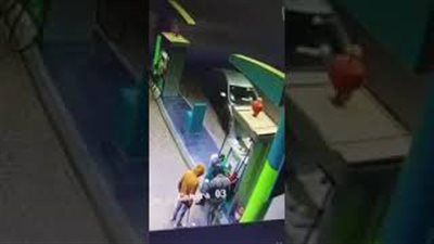 لحظة سطو مسلح على محطة وقود بالسعودية (فيديو)