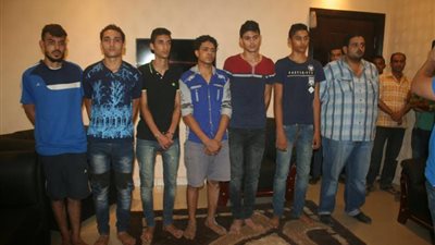 بالصور.. والد الطفل المختطف بالخصوص يشكر رجال المباحث على إعادته