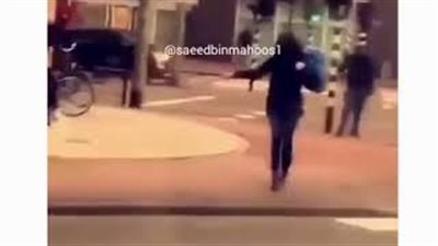 سقوط مروع لفتاة حسناء بسبب قوة الرياح (فيديو)