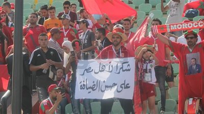 جماهير المغرب توجه رسالة قوية من إستاد السلام للشعب المصري (صور)