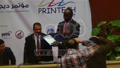 بالصور.. وزير الصناعة السودانى يفتتح معرض الطباعة فى غياب صالح !