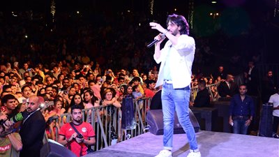 بهاء سلطان يشعل حفل العيد بـ«مدينتي» (صور)