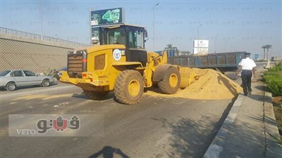 بالصور.. كثافات مرورية بمحاور القاهرة بسبب حوادث منفصلة