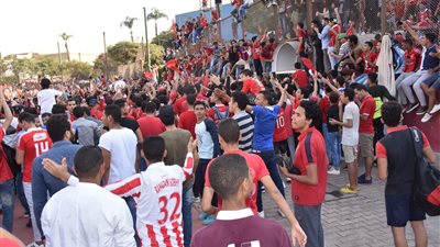 بالفيديو.. مسيرة حافلة لجمهور الأهلي في ميدان التحرير