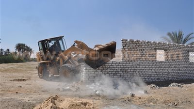 بالصور.. إزالة 34 منزلا مخالفا بقرية النصر في الإسماعيلية