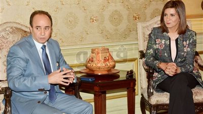 وزيرة الهجرة تستعرض تسهيلات خروج الجثامين بالمطار