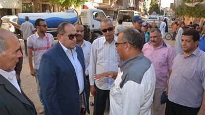 محافظ سوهاج يتفقد أعمال صيانة الصرف الصحي