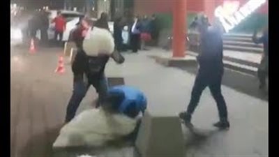 نهاية مفجعة لعروس حاول عريسها خطفها من مكان عام (فيديو)