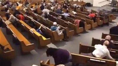 لحظة الهجوم المسلح من داخل كنيسة بولاية تكساس الأمريكية | فيديو