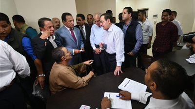 وزير البترول ومحافظ الجيزة يفتتحان مشروع توصيل الغاز للعياط