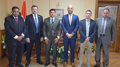 وزير الشباب والرياضة يبحث تطوير منظومة الطب الرياضي (صور)