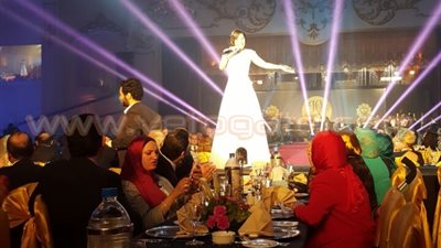 بالصور.. شيرين تبدأ حفلها في «الماسة» بأغنية «مش عايزة غيرك إنت»