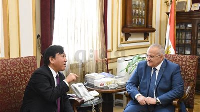 رئيس جامعة القاهرة يبحث التعاون مع السفير الياباني (صور)