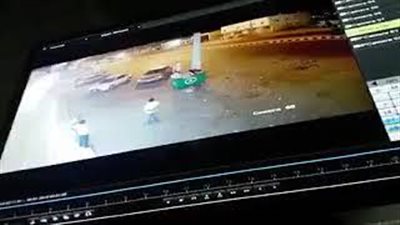 العناية الإلهية تنقذ شابين من حادث مروري مروع (فيديو)