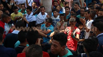 بالفيديو.. وصلة رقص للشباب على أنغام المزمار البلدي بحديقة الأزهر