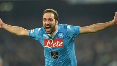 بالفيديو.. نابولي يتقدم على أتلانتا بهدف في الشوط الأول