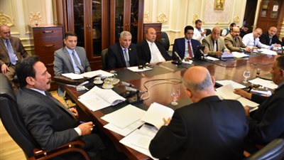 «الخدمة المدنية» يلزم الجهات الإدارية بتدريب العاملين