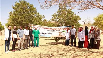 جامعة الوادي الجديد تنظم قوافل بيطرية متكاملة بقرية الشركة