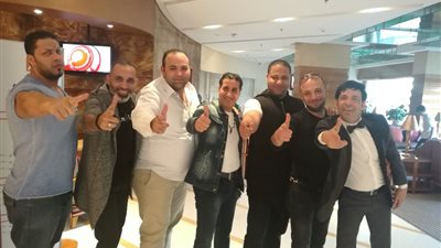 بالصور.. سعد الصغير يعتذر لـ«شيبة» في دبي: أنت أطيب قلب بمصر