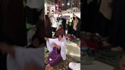 مصريات يحتفلن بالعيد في الحرم المكي (فيديو)