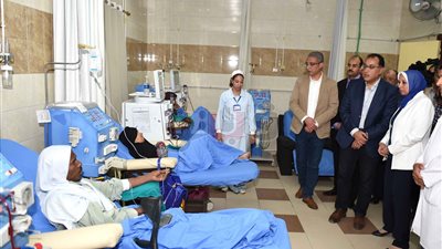 «مدبولي» يتفقد وحدة الغسيل الكلوي بمستشفى الهلال للتأمين الصحي بسوهاج