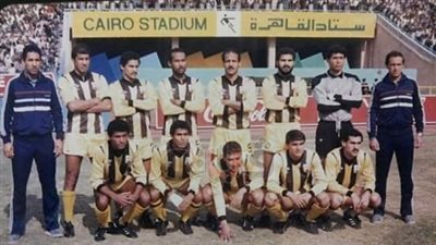 صورة نادرة لكتيبة المقاولون أمام الزمالك في إستاد القاهرة