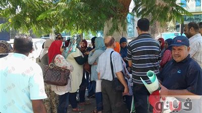 تظاهرة لأولياء أمور التجريبيات أمام ديوان الجيزة بعد وقف التحويلات