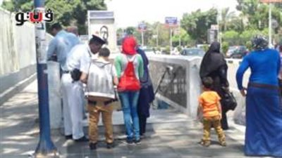 بالفيديو.. الأمن يفتش ركاب مترو 