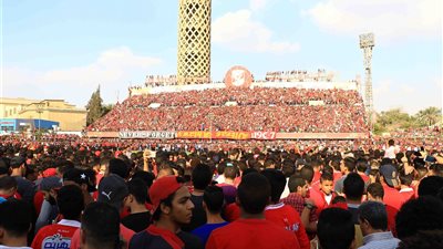 «كله عشان الأهلي يهون».. مشجعو الأحمر يغزون التتش في آخر مران قبل السفر.. زحام شديد في المترو بعد إلغاء المران.. البدري: يشكر الجمهور لمؤازرته الفريق.. والكاف يوثق المشهد