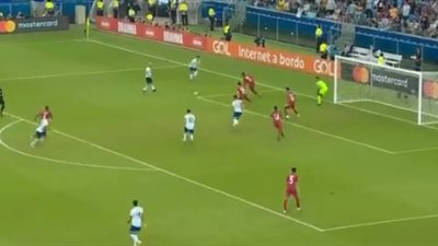 ميسي يهدر فرصة هدف مؤكد أمام قطر (فيديو)