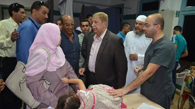 بالصور.. محافظ الإسماعيلية يطمئن على انتظام العمل بالمستشفى العام