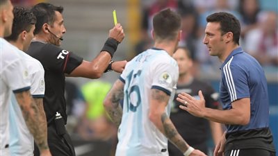 «سكالوني» أول مدرب يتلقى بطاقة صفراء في تاريخ كوبا أمريكا