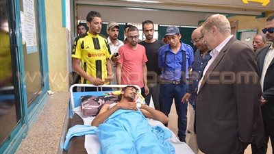 بالصور.. محافظ الإسماعيلية يتفقد المستشفى العام في ثان أيام العيد