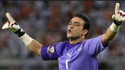 «الحضري» يؤدي العمرة بعد الفوز على غانا