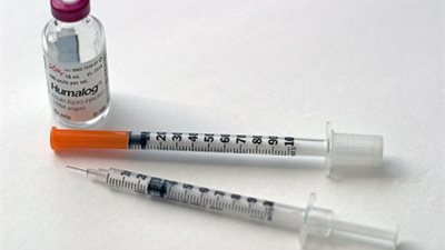 كارثة..اختفاء الأنسولين يهدد حياة آلاف الأطفال.. «التأمين الصحي» يوفر عبوة واحدة فقط للطفل المصاب.. والشركات توقفت عن توريد أجهزة تحليل السكر منذ 12 شهرا.. أطباء: الطفل يحتاج للتحليل 4 مرات 